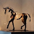 Miniatyrbild 1 av 5: Metallkonst Hästskulptur, Metallhästskulpturer och statyer, LED-belysning Moderna hästkonstverk Statyer