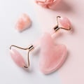 Miniatyrbilde 5 av 8: Rose Quartz Facial Roller og Gua Sha Scraper Set Lovelyface, 100% Naturlig Stein, Han