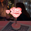 Miniatyrbilde 2 av 4: 3D Rose-formet USB Oppladbar Berørings Nattlampe 3 Innstillinger