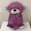 Miniatyrbild 1 av 6: Soothe 'N Snuggle Otter Andas Plush Leksak - WELLNGS Rose Red