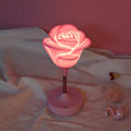 Miniatyrbilde 3 av 4: 3D Rose-formet USB Oppladbar Berørings Nattlampe 3 Innstillinger