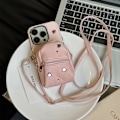 Miniatyrbild 1 av 4: För iPhone 14 Pro TPU Skal Läder Liten Skolväska Design Mobilskal med Axelrem - Rosa