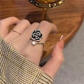 Miniatyrbillede 4 af 5: Ringe Sort Kamelia Ring Til Kvinder Justerbare Ringe