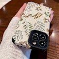Pikkukuva 4 / 5: iPhone 16 Pro -kotelo, saniaiskasvit, PU-nahka + TPU, esteettinen puhelinkuori