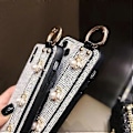 Miniatyrbilde 2 av 5: Kompatibel med iPhone 16 Pro Max Bling Stativ Holder Deksel Luksus Håndstropp Glitter Diamant Bie Håndleddsbrakett for Kvinner Jenter Støtsikker Beskyttelse