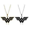 Pikkukuva 2 / 5: Wonder Woman W -kirjain kaulakoru neuleketju elokuva oheistuote sliver