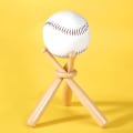 Miniatyrbild 4 av 4: Basebollhållare för bollvisning, Träbasebollträ