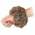 Miniatyrbilde 5 av 5: 1 stk. rufsete hårknute hårstykke extension krøllete bølgete rufsete syntetisk chignon for kvinner oppsatt hårstykke Light Brown & Natural Blonde#
