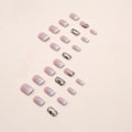 Miniatyrbilde 2 av 5: 24 stk trykk på negler korte firkantede franske spiss falske negler rosa gradient med sølv glitter design akryl full dekning lim på falske negler
