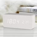 Miniatyrbillede 3 af 5: Digitalt LED Vækkeur i Trædesign - Hvid