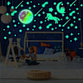 Miniatyrbilde 3 av 3: 2024 Lysende klistremerker 297 Lysende stjerner og måneklistremer Fluorescerende takdekorasjonsklistremer
