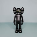 Miniatyrbillede 2 af 2: 8\"/20cm Ka-Ws Actionfigur - Premium Actionfigur og Modelkunst til Hypebeast og Kawaii Rumindretning - Perfekt til Gavegivning og Festligheder Sort