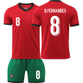 Miniatyrbillede 1 af 2: 2425 Portugal Jersey UEFA Euro Børnefodboldtrøjesæt nr. 8 B.FERNANDES sockless 24