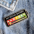Pikkukuva 4 / 5: Liukuva My Social Battery Pins Luova Interaktiivinen Emalj A 2PCS
