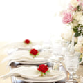 Miniatyrbilde 5 av 5: 8 stk Serviettringer Blomster Serviettholder Ringer Kunstige rose serviettringer Burlap Sladd Serviettspænne Håndlaget Faux Red Rose Serviettslynge