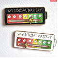 Pikkukuva 3 / 5: Liukuva My Social Battery Pins Luova Interaktiivinen Emalj A 2PCS