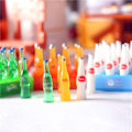 Miniatyrbillede 4 af 5: Mikrominiatyr Møbler Små Småskalige Leksagsdukker DIY Decora Mini 1:12 Simulering Et Dussin Sodavand Hvid 12 Flasker Blå Bakke