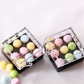 Miniatyrbillede 3 af 5: Mikro Miniatyr Møbler Tiny Småskalig Legetøjs Dukkehjem DIY Decora Mini Boxet Mini Maca Dragon Bag Boxet macarons