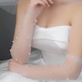 Miniatyrbillede 4 af 11: Rynkede Mesh Handsker Elegante Lange Håndledslange Tulle Kunstige Perlebesatte Bryllupsvanter