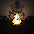 Miniatyrbild 3 av 11: Metallisk Ljusstake Projektion Buddha Staty Ljusstake Bordshållare Dekorativ Ihålig Ljusstake Middag null - D