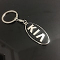 Pikkukuva 3 / 4: KIA-logolla varustettu metalli-epoksi avaimenperä