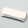 Pikkukuva 1 / 9: Case Aurinkolasit Suojakotelo VALKOINEN white