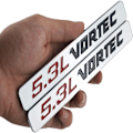 Pikkukuva 1 / 6: 2 kpl 5.3L VORTEC konepellin tunnusmerkit 3D kirjainlogo auton moottorimerkki
