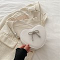 Miniatyrbild 1 av 10: Rosett Axelväska Messenger Bag VIT White