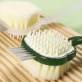 Pikkukuva 4 / 9: Pitkävartinen Back Brush Kylpyharja VALKOINEN white
