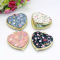 Miniatyrbild 9 av 10: Mini Makeup Blommig Mirror Pocket Sminkspegel HJÄRTA-VIT Heart-White