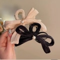 Pikkukuva 4 / 10: Pearl Hair Claw Clips Suuret rusetit hiusklipsit CHAMPAGNE champagne