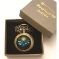 Miniatyrbild 2 av 5: Presentförpackad Legend of Zelda Triforce Quartz Fick-/Halsbandsklocka + Gratis Reservbatteri