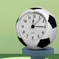 Miniatyrbild 1 av 4: Väggklocka för barn pojkar sovrum, fotboll sängklocka för studenter barn, heminredning skrivbord fotboll väckarklocka (inget batteri) vit