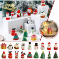 Miniatyrbilde 2 av 4: Miniatyr juledekorasjon i harpiks, mikrolandskap, julenisse, snømann, juletrepynt, figur, miniatyrhagedekorasjon