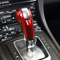 Miniatyrbild 5 av 5: Växelspaksknoppskydd Vattentät Halksäker Kolfiber Självhäftande Växelspaksknopptrim För Porsche Macan 14-20 Red