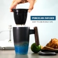 Miniatyrbild 2 av 5: Tomotime Keramisk Tekopp med Infuser och Lock Te Koppar Trähandtag 400ml/13.5oz Svart Cyan