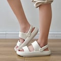 Miniatyrbillede 3 af 5: Pudeslippers til kvinder og mænd, Cloud Slippers, skridsikre, hurtigtørrende badeværelses- og brusebadsslippers, åbne tå, bløde, tykke slippers (hvide)