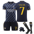 Miniatyrbild 1 av 2: Real Madrid bortaställ för barn 23/24 med strumpor och skyddsutrustning 7 VINI JR. M