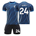 Miniatyrbillede 1 af 2: 23/24 Chelsea udebanebørnefodboldsæt 24 JAMES M