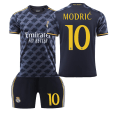 Miniatyrbild 1 av 2: Real Madrid bortaställ för barn säsongen 23/24 10 MODRIC 3XL