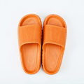 Miniatyrbillede 2 af 4: Pudeslippers til kvinder og mænd, Cloud Slippers, skridsikre, hurtigtørrende badeværelses- og brusebadsslippers, åbne tå, bløde, tykke slippers (orange)