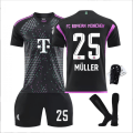 Miniatyrbillede 1 af 2: 23/24 sæson Bayern udebanetrøje sæt med sokker og beskyttelsesudstyr No.25 MULLER Barnstorlek24