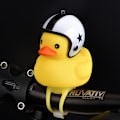Pikkukuva 1 / 5: Tuulenpitävä Duck Road -pyöränkello Pieni Ankka Keltainen Ankka Kypärä Lapset Ajavat Kypärän kanssa Torvivalo