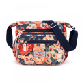 Miniatyrbillede 1 af 2: Afslappet nylon blomster skuldertaske til kvinder crossbody taske messenger tasker rejse håndtasker med justerbar rem vandtæt (blomst)