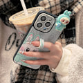 Pikkukuva 2 / 4: labubv 3D Hahmokännykkäkotelo: Pupujussikuosi jalustalla, sopii iPhone 11 - 16 -sarjoille ja niin edelleen (vihreä) green iPhone14promax