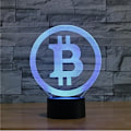 Miniatyrbillede 2 af 5: 3D Bitcoin Natlampe med 7 Farveskift LED Bordlampe Akryl Flad ABS Base USB Oplader Hjem Dekoration Legetøj Fødselsdag Jul Barn