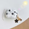 Pikkukuva 2 / 7: AirPods 4. sukupolven kotelolle avaimenperällä + puhdistussetti, Söpö läpinäkyvä glitter kukka kuvioitu suojakuori, Pehmeä läpinäkyvä black floral Airpods4