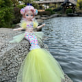 Miniatyrbild 2 av 3: 45cm/17,72 tum Havsfru Docka Flicka Leksak Blåögd Barn Prinsessa Docka Bröllopsklänning Docka Familj Födelsedagspresent Fiskstjärt Kan Vikas Ut , Jul Yellow