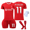 Pikkukuva 1 / 2: 2023-2024 Liverpoolin lasten jalkapalloasusetti, jossa sukat ja polvisuojat - nro 11 M.SALAH#26 No.11 M.SALAH #26