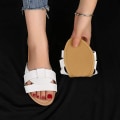 Miniatyrbilde 4 av 4: Kvinners sommer flate slides sandaler casual stropp kryss slip på sliders strand flate sandaler -------  Hvit  （Størrelse 35）